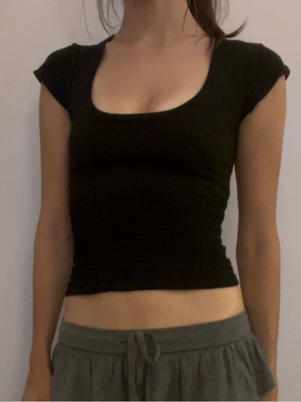Seductions black scope neck ribbed knit cap sleeve top